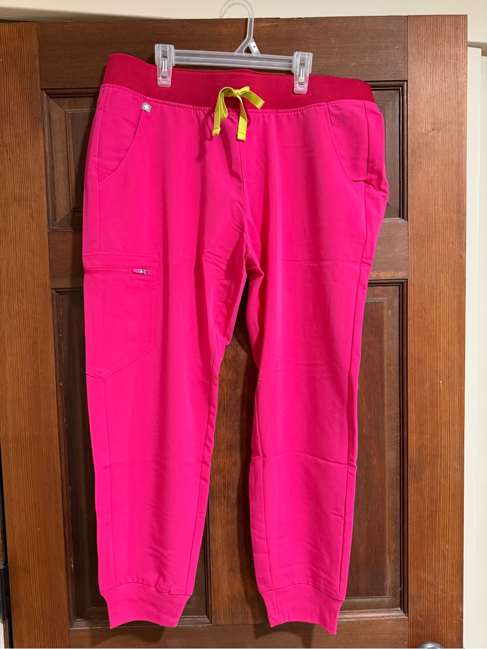 Figs limited edition Shocking Pink scrub pants Zamora 2.0 Joggers size large